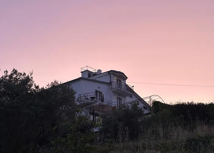 Vacation For Five In The Hills Of Abruzzo アパート *